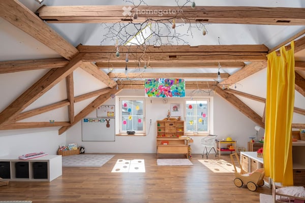 Wohnen und arbeiten im freistehenden 8.5-Zimmer-Einfamilienhaus 6