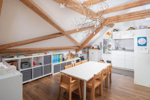 Wohnen und arbeiten im freistehenden 8.5-Zimmer-Einfamilienhaus 8