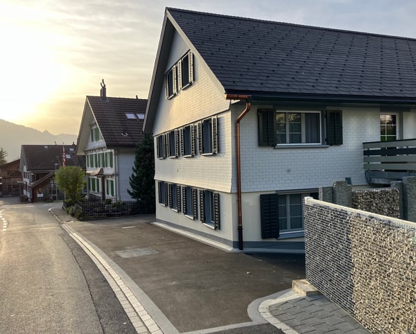 Moderne 3.5-Zimmer-Wohnung mit Balkon und herrlicher Aussicht in Maseltrangen 13