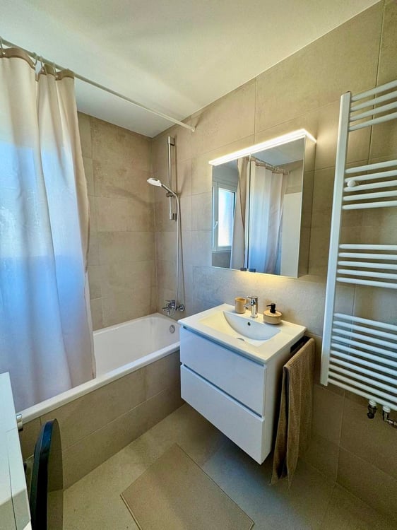 Spacious 4.5-room apartment with stunning views in Montreux 7