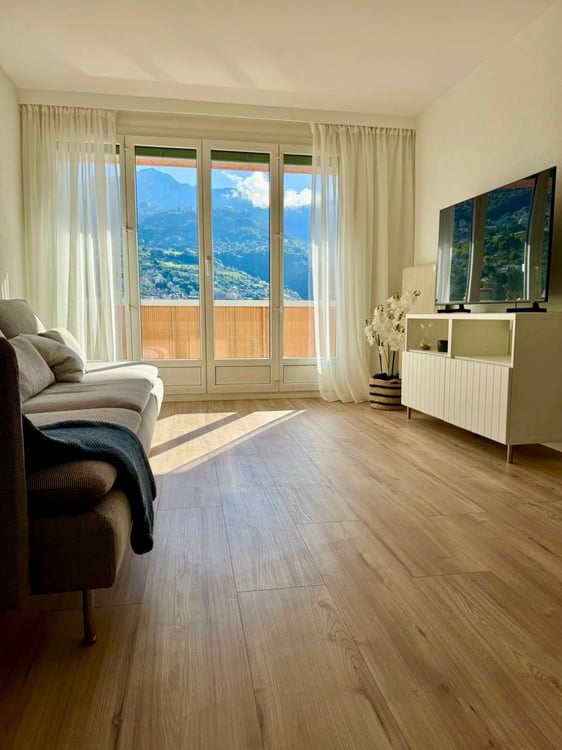 Spacious 4.5-room apartment with stunning views in Montreux 2