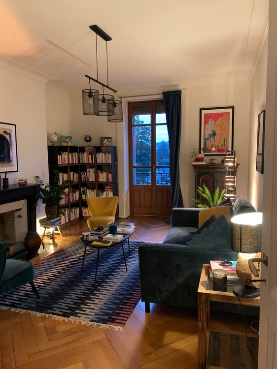 Charming 4-Room Apartment with Balcony in the Heart of Geneva's Rive District 2
