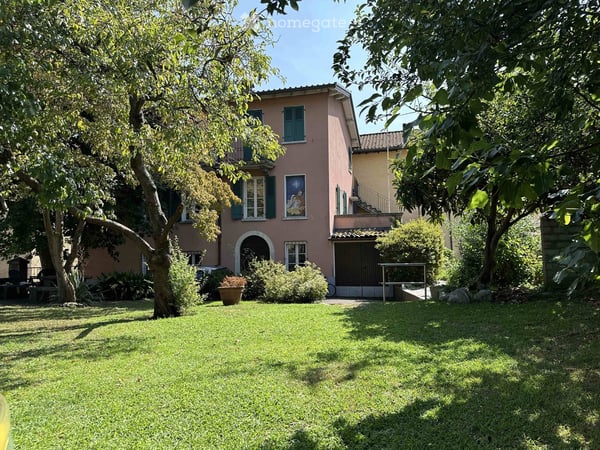 Casa tripla unità (4½, 3½ e 2½) a Pura