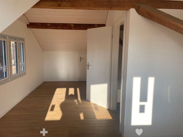 Charmante 4.5-Zimmer-Maisonette-Wohnung in historischem Gebäude 6