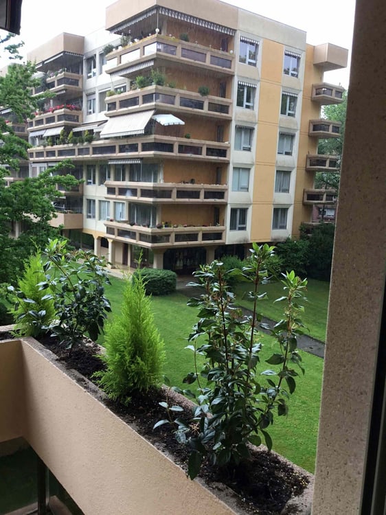 Spacious 6-Room Apartment with Balcony & Stunning Views in Geneva 1208 10