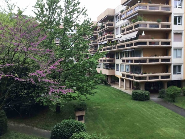 Spacious 6-Room Apartment with Balcony & Stunning Views in Geneva 1208 15