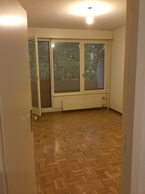 Spacious 6-Room Apartment with Balcony & Stunning Views in Geneva 1208 2
