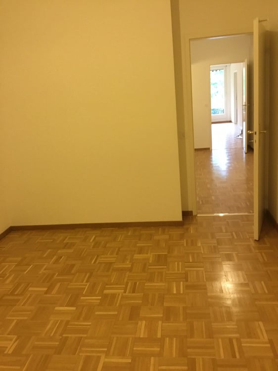 Spacious 6-Room Apartment with Balcony & Stunning Views in Geneva 1208 3