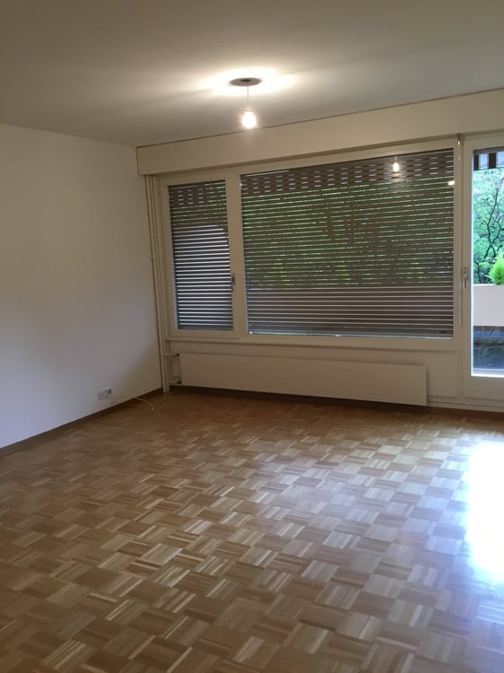 Spacious 6-Room Apartment with Balcony & Stunning Views in Geneva 1208 12