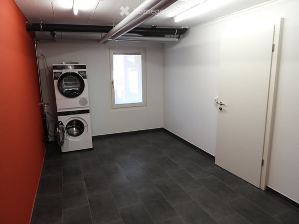 Erstbezug: 2.5-Zimmer-Wohnung inkl. separatem Studio, 2 Parkplätzen und Nebenkosten 10