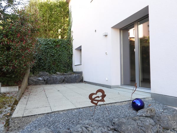Erstbezug: 2.5-Zimmer-Wohnung inkl. separatem Studio, 2 Parkplätzen und Nebenkosten 8