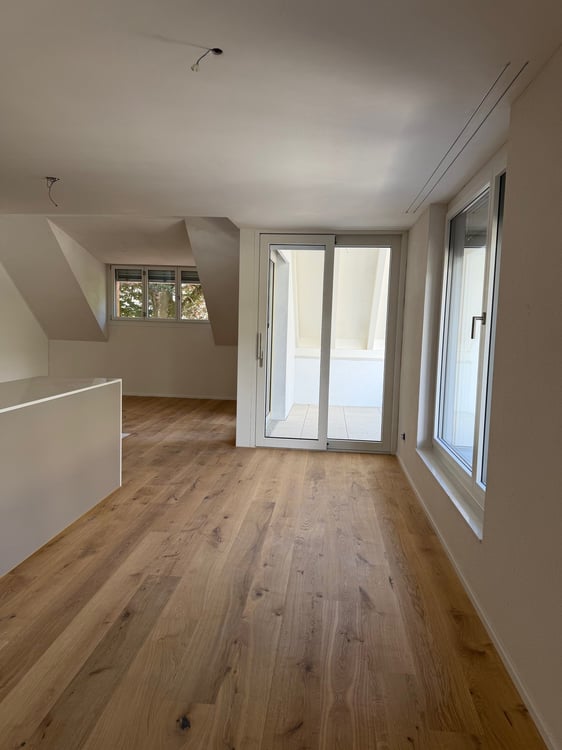 Erstvermietung einer modernen 4.5-Zimmer-Dach-Maisonette-Wohnung in Bassersdorf 2