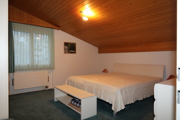 Charmante 2.5-Zimmer-Dachwohnung mit Bergblick in Flims 4