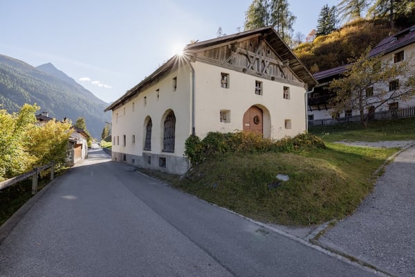 Chasa La Collina - Ein Engadinerhaus mit Stallgebäude und Geschichte 3