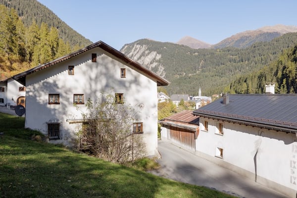 Chasa La Collina - Ein Engadinerhaus mit Stallgebäude und Geschichte 2