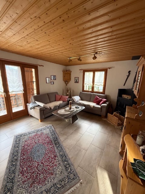 Charmante 3.5-Zimmer-Wohnung mit traumhafter Bergsicht 2