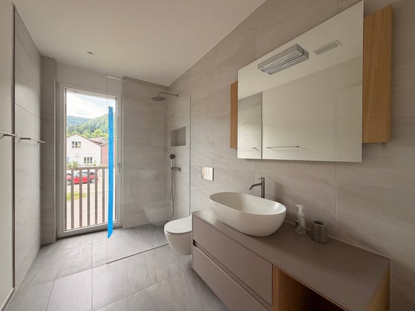 Helle 4.5-Zimmer-Neubauwohnung mit Balkon in Zell ZH 1
