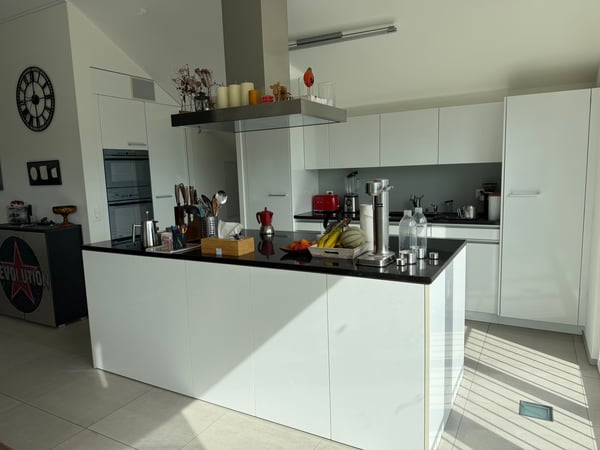 Exklusive 6.5-Zimmerwohnung mit traumhafter Aussicht in Unterägeri 2