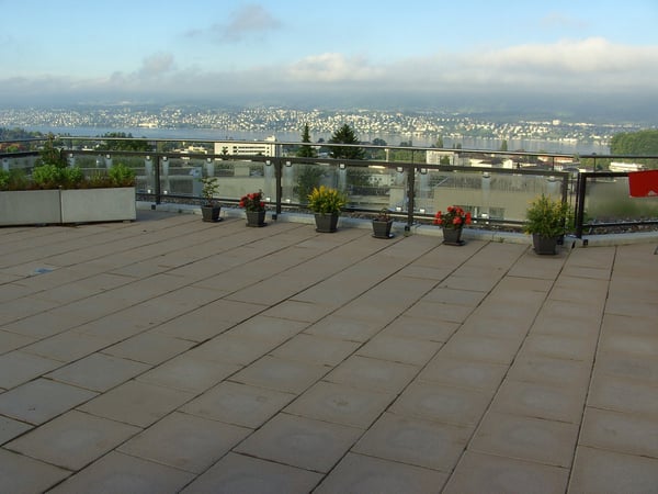 Charmante 5.5-Zimmer-Dachwohnung mit Aussicht in Zürich Witikon 3