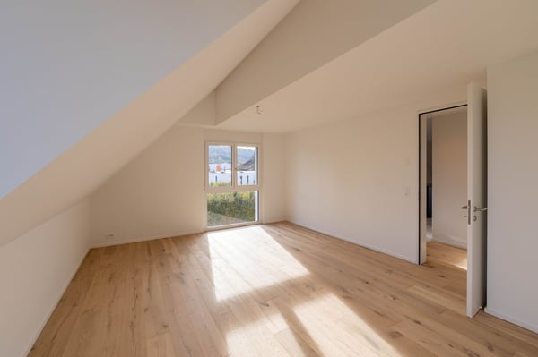 Moderne 4.5-Zimmer-Duplex-Wohnung mit zwei Einstellplätzen in ruhiger Lage von Oberentfelden 4