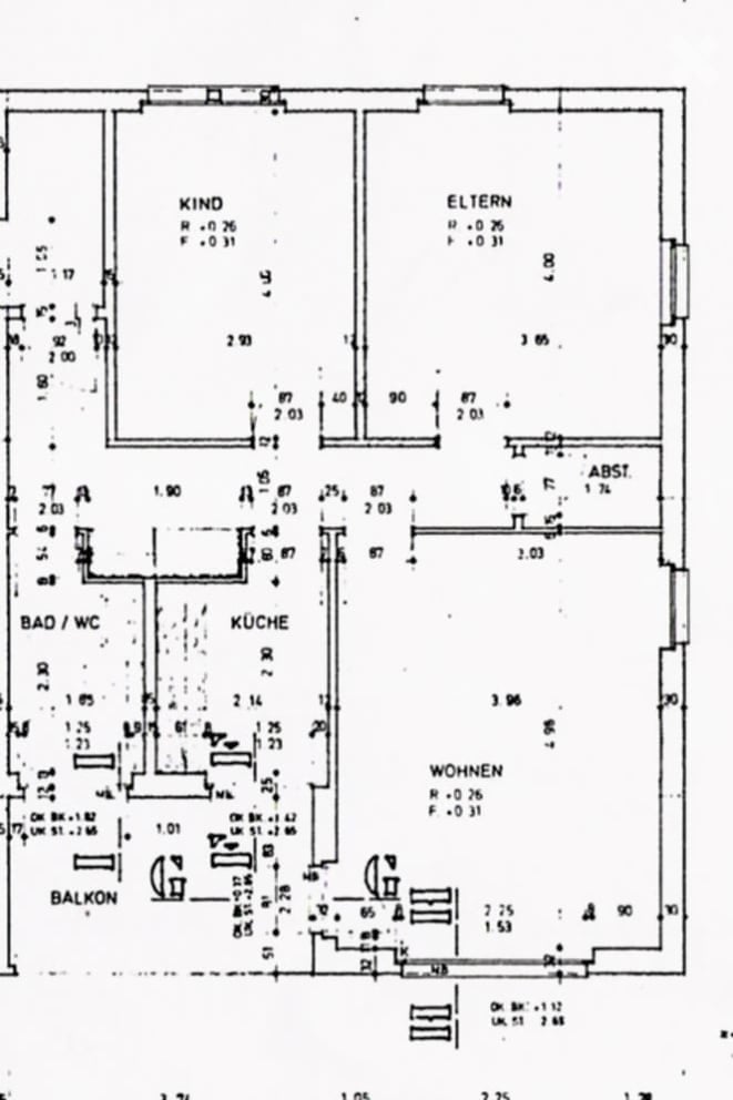 Floor plan of a house with labeled rooms: living room (WOHNEN), kitchen (KUCCHE), bathroom (BAD/WC), balcony (BALKON), children's room (KIND), parents' room (ELTERN), and hallway (ABST).