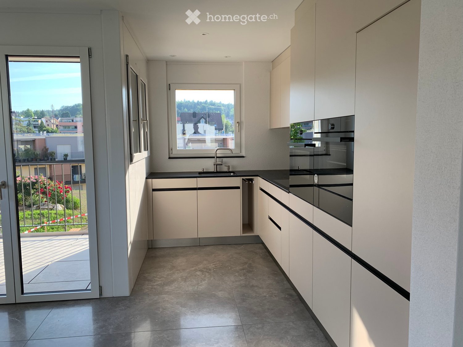 {"visible_features": ["Balcony / Terrace"],    "type": "Room",    "description": "modern kitchen with white cabinets, black countertops, stainless steel sink, faucet, and appliances",    "localized_descriptions":        {        "EN": "modern kitchen