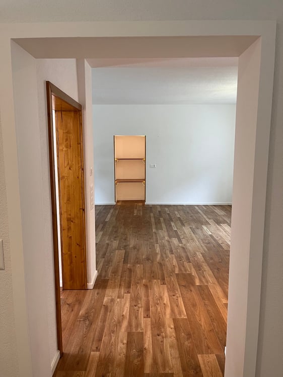 Gewerberaum: Büro /Atelier/Gewerbe in Wagen 13