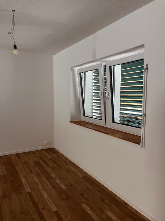 Gewerberaum: Büro /Atelier/Gewerbe in Wagen 11