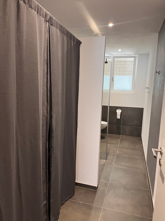 Gewerberaum: Büro /Atelier/Gewerbe in Wagen 19