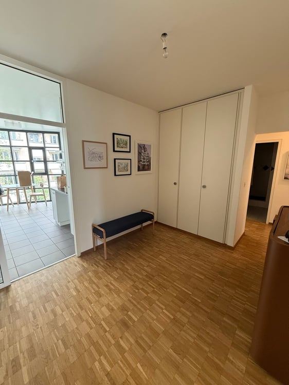 Lease Takeover:  Charming 5-Room Apartment with Balcony & Beautiful Views in Geneva's Eaux-Vives 9