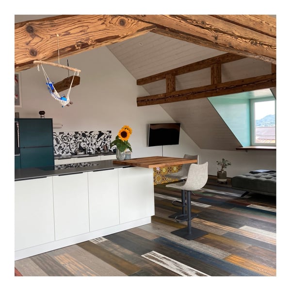 Stilvolle 4-Zi.-Maisonette, lichtdurchflutetem Wohnbereich,charaktervollen Altholzbalken,ruhige Lage 4
