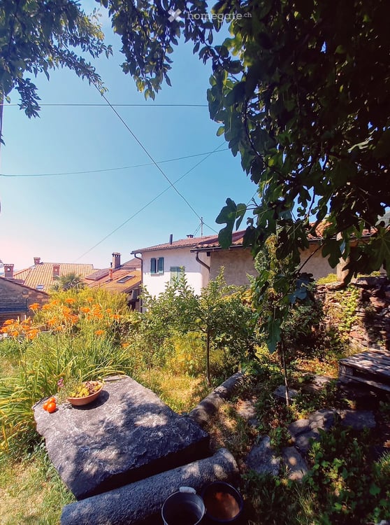Charmant appartement de vacances avec jardin, 3,5 pièces dans un bâtiment historique à Breno 2
