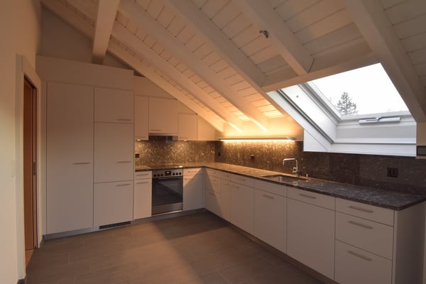 Schöne grosse Dachwohnung in Tuggen in Zweifamilienhaus 4