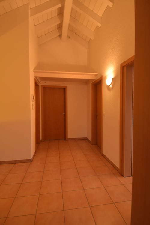 Schöne grosse Dachwohnung in Tuggen in Zweifamilienhaus 3