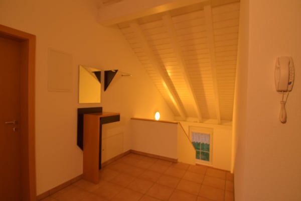 Schöne grosse Dachwohnung in Tuggen in Zweifamilienhaus 2