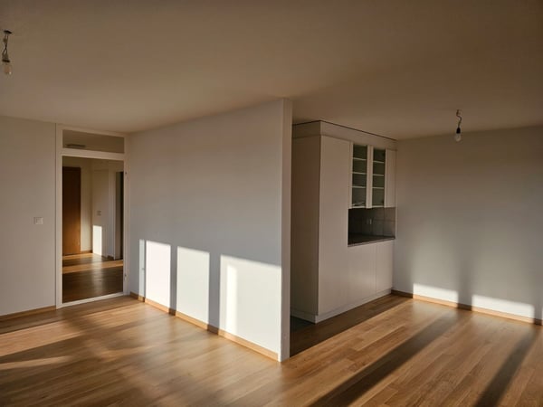 3.5 Zimmer Wohnung im 4. Obergeschoss mit schöner Aussicht Richtung Bodensee ostseitig (Morgensonne) 2