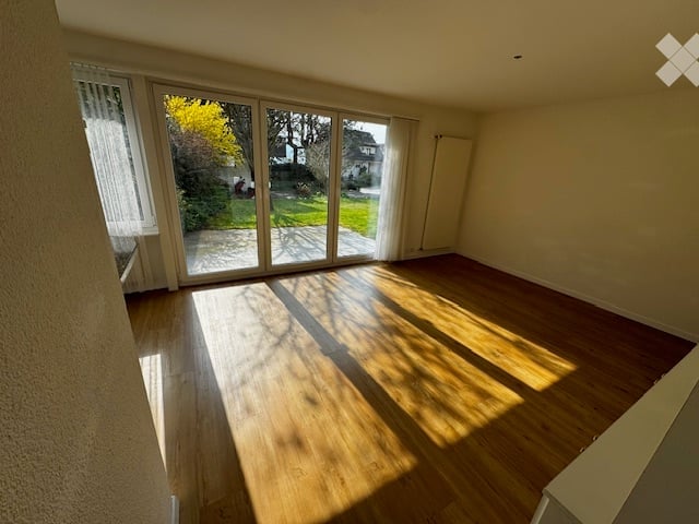 empty room, wooden floor, sliding glass doors, white walls, white curtains, sun rays