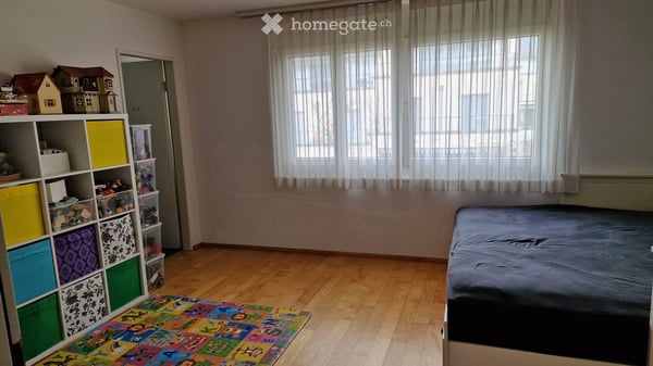 Geräumiges 6.5-Zimmer-Reiheneckhaus in ruhiger Lage in Berikon 6