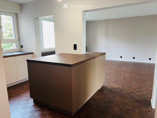 Komplett renovierte 3.5‑Zimmer‑Wohnung (ehemals 5.5 Zimmer) mit Balkon und Garage in Basel 1