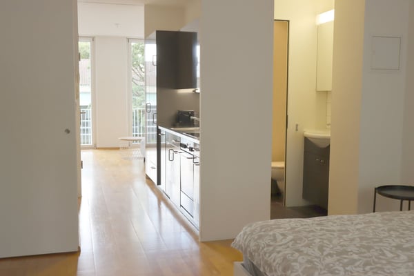 Möblierte interessante, rational-moderne 2 Zimmer-Wohnung 6
