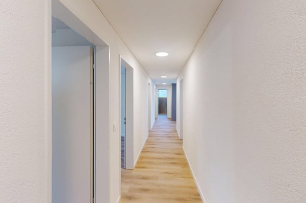 Erstvermietung – Wohnen am Sonnenberg: Moderne 5.5-Zimmer-Wohnung mit grosser Aussenfläche 9