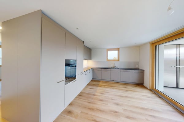 Erstvermietung – Wohnen am Sonnenberg: Moderne 5.5-Zimmer-Wohnung mit grosser Aussenfläche 3