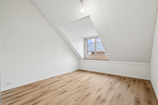 Erstvermietung: Exklusive 3.5-Zi-Dachwohnung mit Galerie & einzigartigem Wohngefühl 2