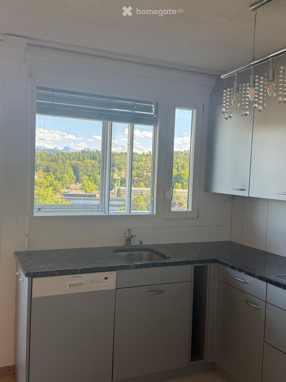 Helle 3.5-Zimmer-Wohnung im 10. Stock mit Balkon und toller Aussicht in Bern 8