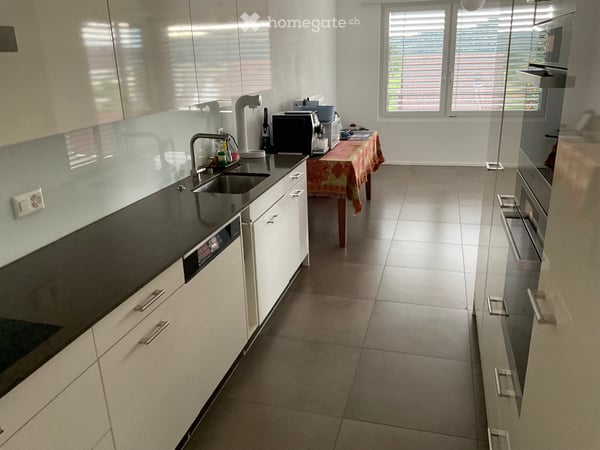 Charmante 4.5-Zimmer-Dachwohnung mit Balkon und schöner Aussicht in Wettswil am Albis 3
