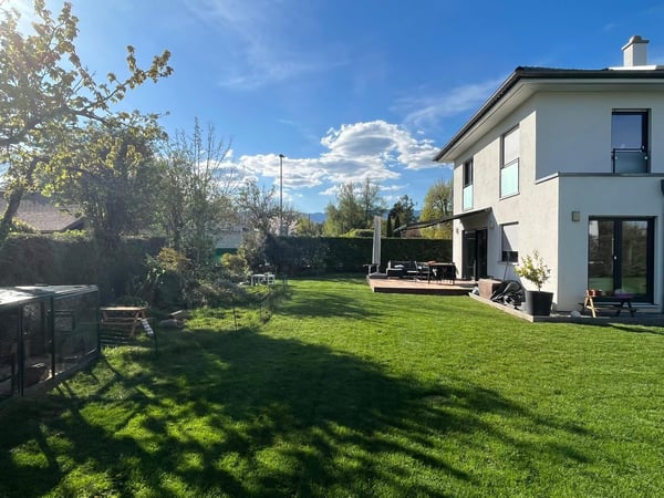 Spacious Family Villa with Private Garden in Coppet 3