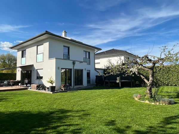 Spacious Family Villa with Private Garden in Coppet 1