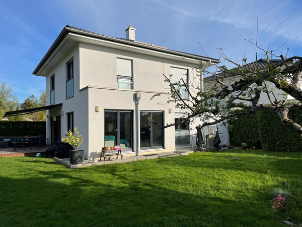 Spacious Family Villa with Private Garden in Coppet 2