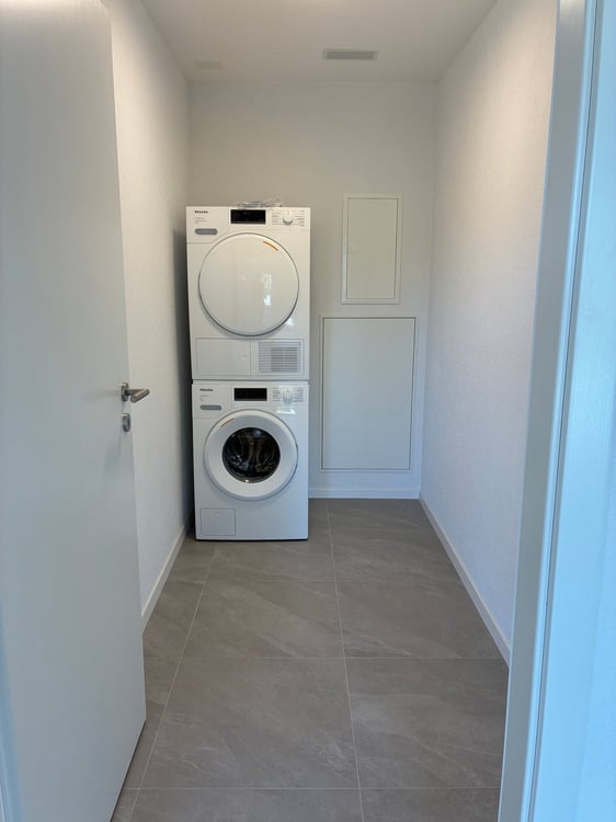 Appartement neuf exclusif de 3.5 pièces avec grand balcon et vue magnifique à Tatroz 13