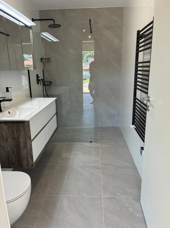 Appartement neuf exclusif de 3.5 pièces avec grand balcon et vue magnifique à Tatroz 11